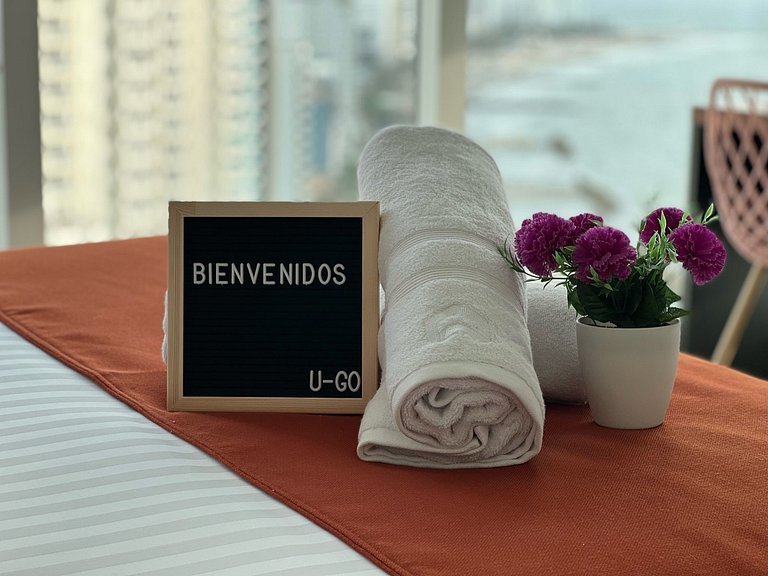 Piscina infinita con vista al mar | U-GO