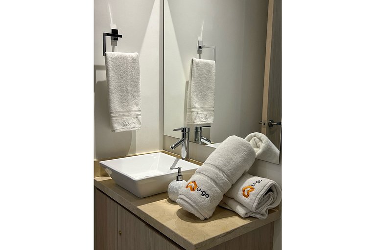 Piscina a sfioro con vista sul mare | U-GO