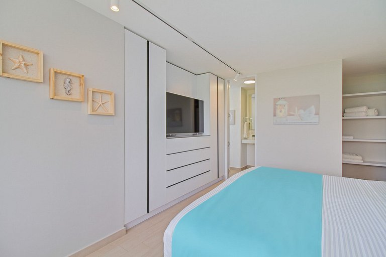 U-GO Modern Dept in El Laguito. Sea Direct Access