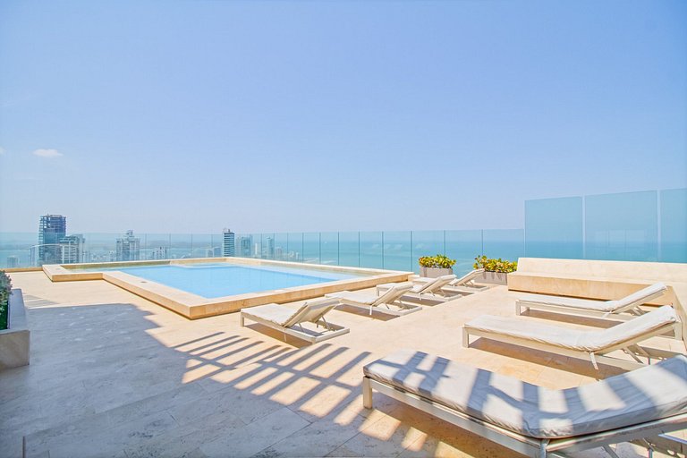 Piscine à débordement avec vue sur la mer | U-GO