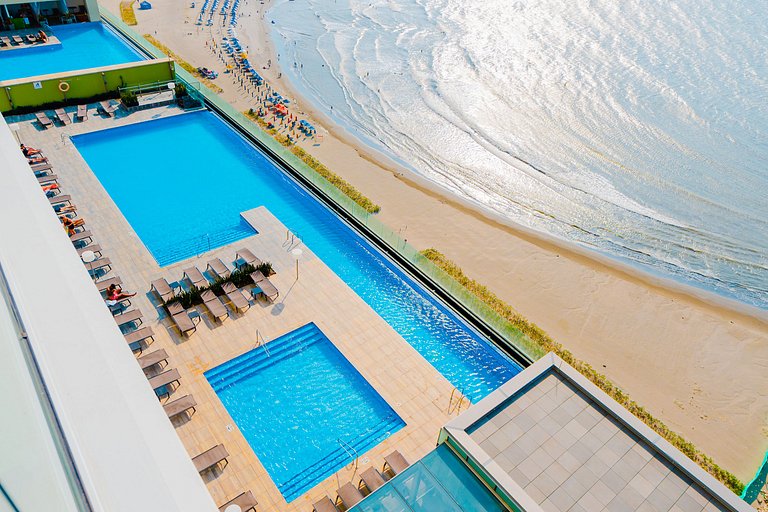 Exklusive Wohnung mit Panoramablick und Infinity-Pool