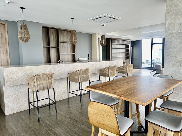 U-GO Ocean Views from Murano Centro: Pool, Jacuzzi, and More