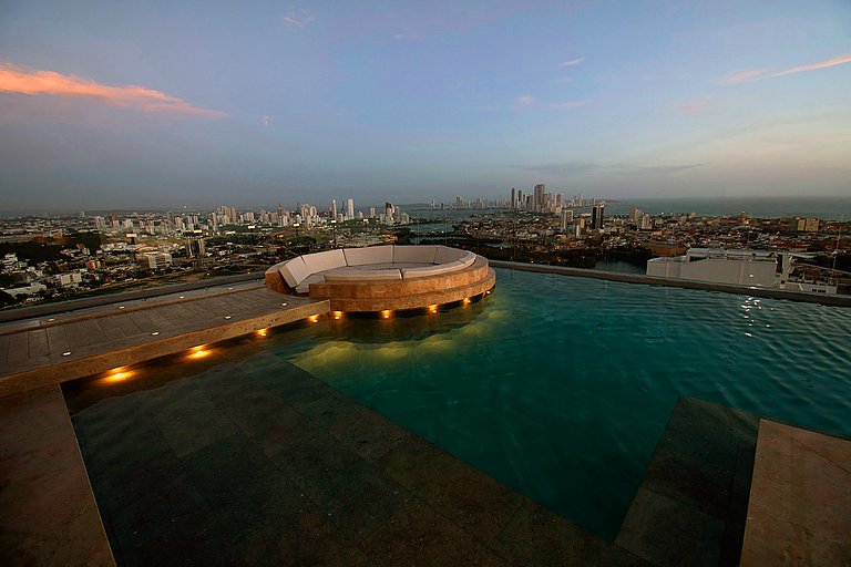 U-GO Ocean Views from Murano Centro: Pool, Jacuzzi, and More