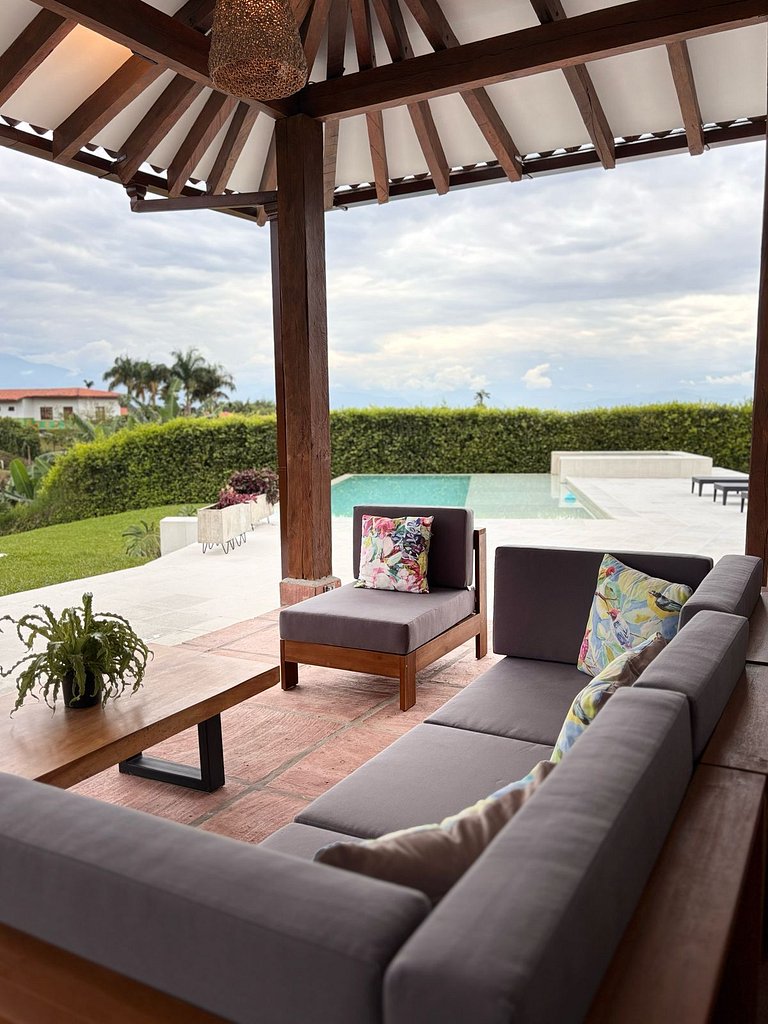 U-GO Spectacular House with Mountain View