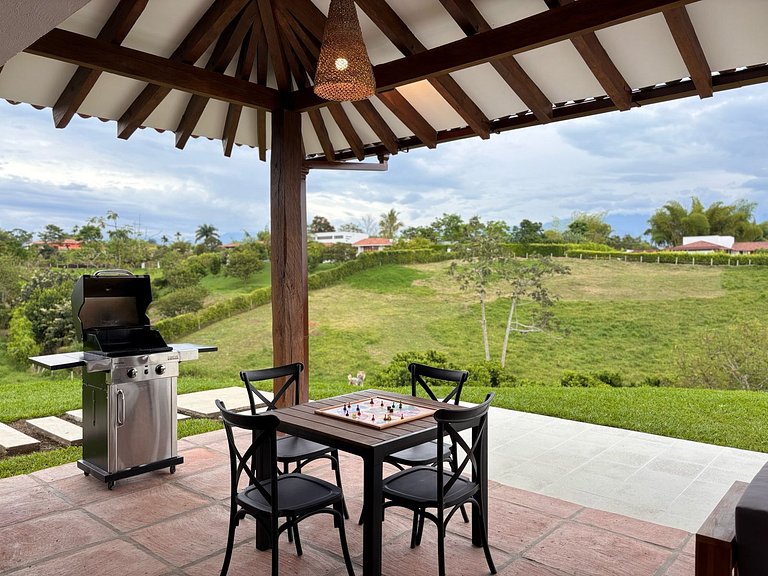 U-GO Spectacular House with Mountain View