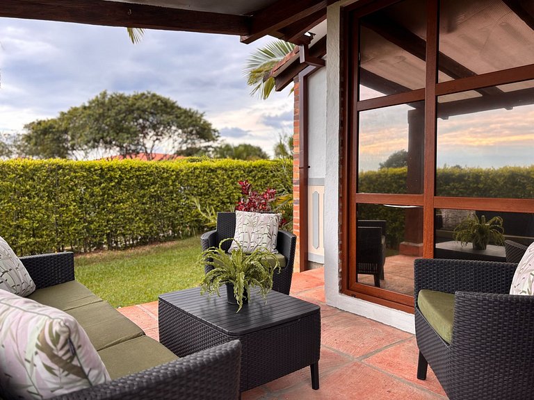 U-GO Spectacular House with Mountain View