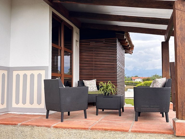 U-GO Spectacular House with Mountain View