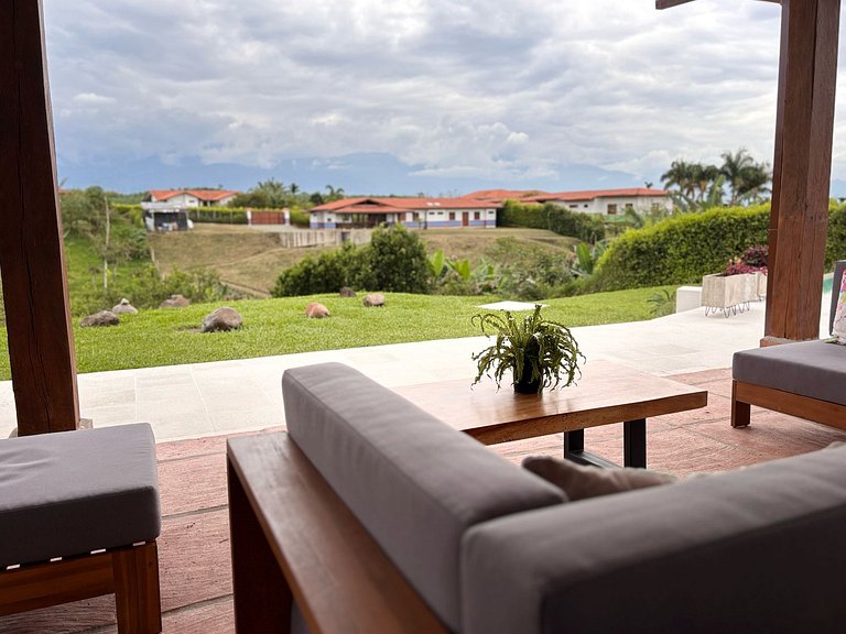 U-GO Spectacular House with Mountain View