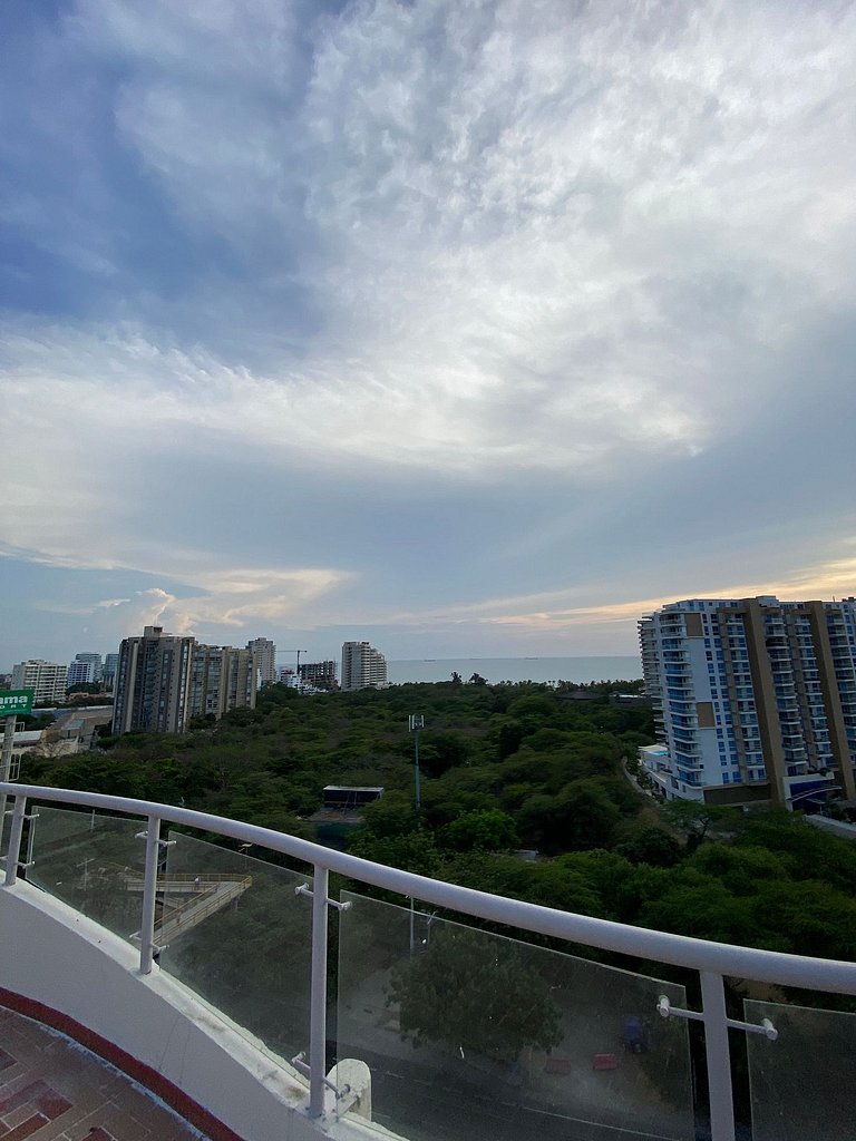 Inglés: U-GO Oasis: Charm and Comfort by the Sea in Santa Ma