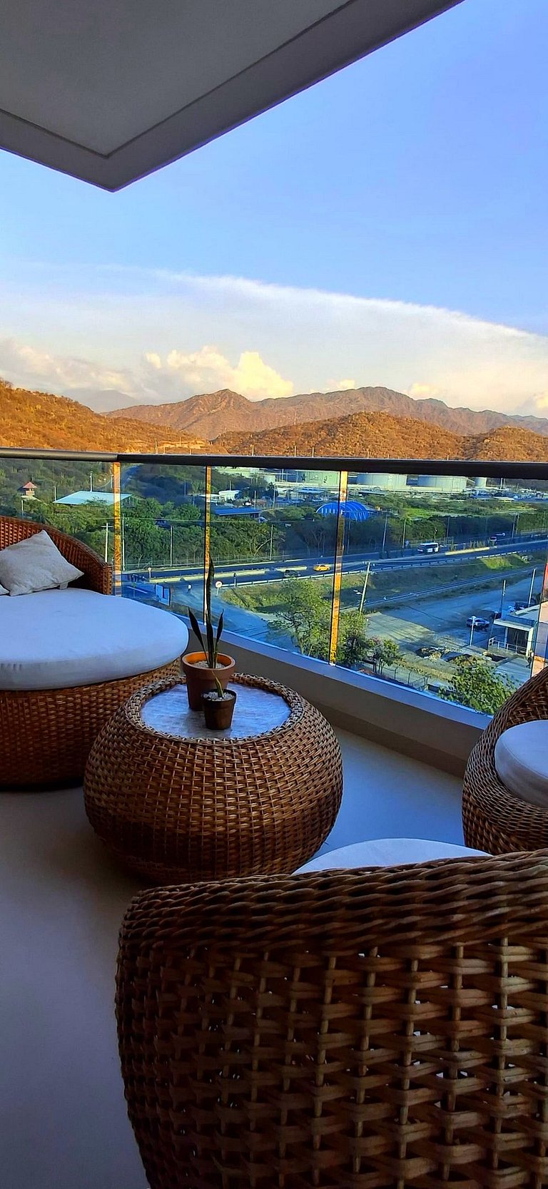 U-GO: Beach Club Apartment with Ocean View
