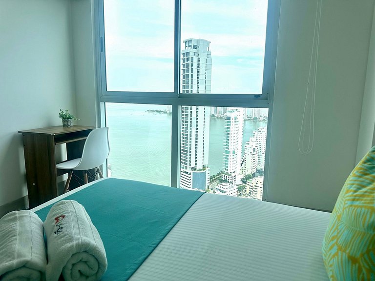 Vue de luxe au 37e étage avec piscine | U-GO