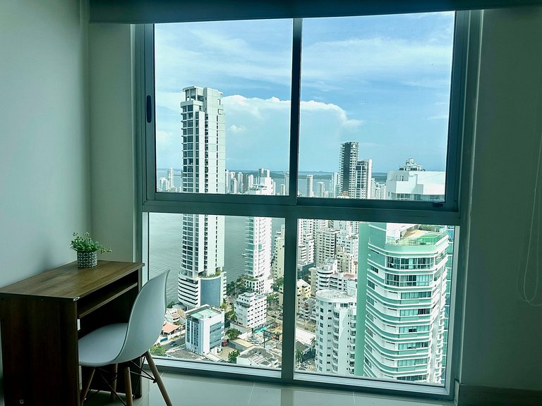 Luxuriöse Aussicht im 37. Stock mit Pool | U-GO