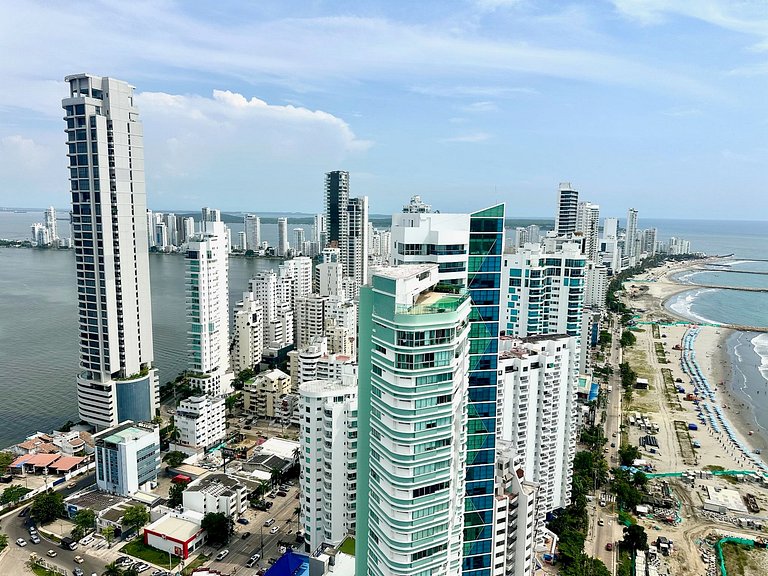 Vue de luxe au 37e étage avec piscine | U-GO