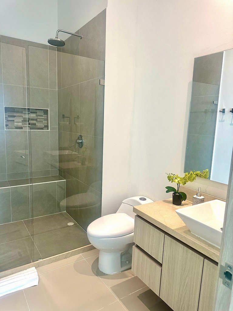 Luxury view on the 37th floor plus pool | U-GO