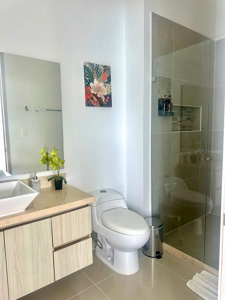 Luxury view on the 37th floor plus pool | U-GO