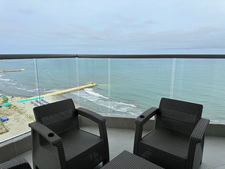 Panoramaterrasse mit Infinity-Pool