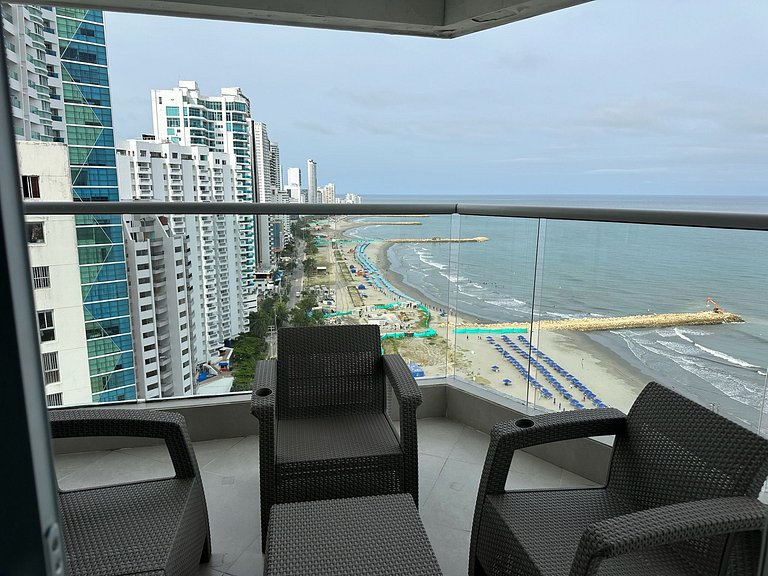 Panoramaterrasse mit Infinity-Pool