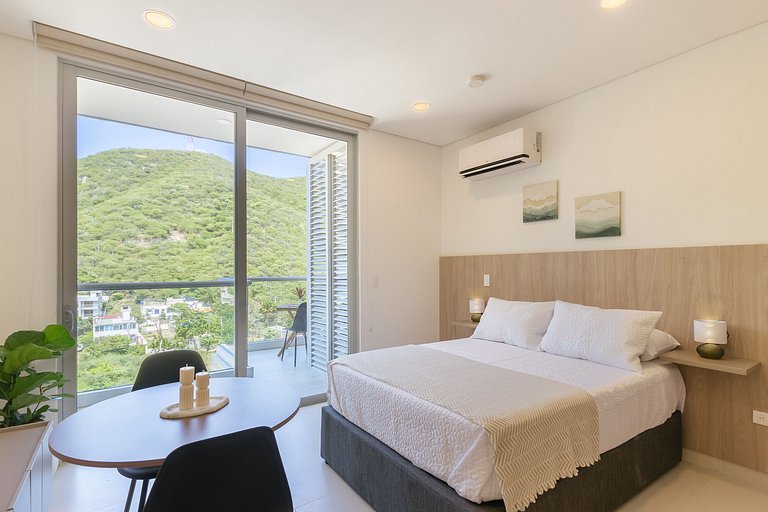 Moderno appartamento con balcone e vista sulla montagna