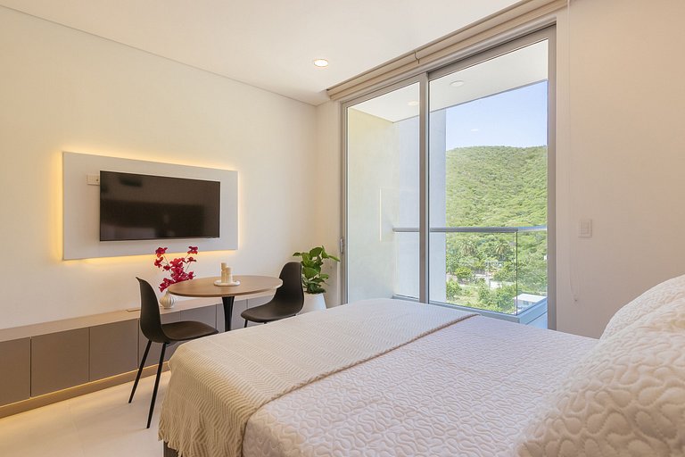 Moderno appartamento con balcone e vista sulla montagna