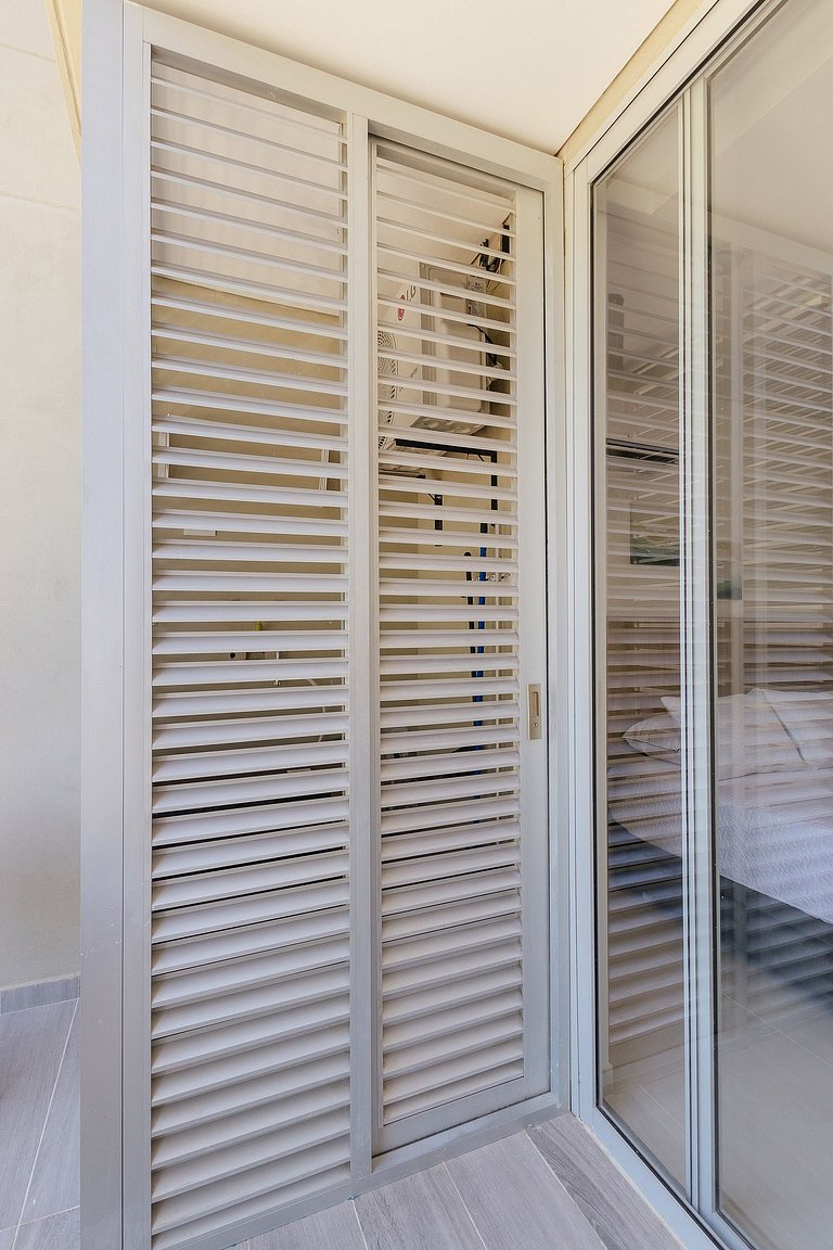 Moderno appartamento con balcone e vista sulla montagna