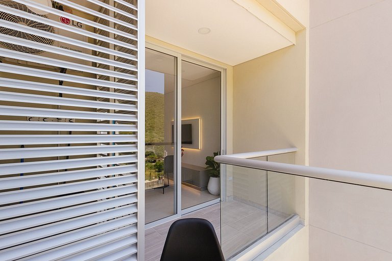 Moderno appartamento con balcone e vista sulla montagna
