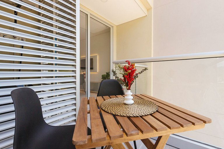 Moderno appartamento con balcone e vista sulla montagna