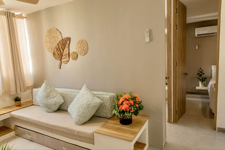 Modernes Apartment mit Balkon und Meerblick