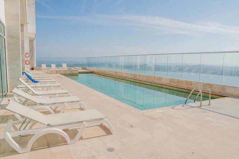 Vista al mar y piscina en El Laguito