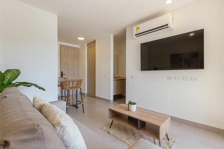 Beach and Comfort Nearby | Stylish Apt | U-GO