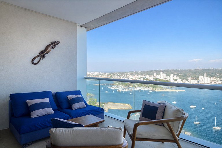 Exclusive Apartment with Panoramic View and Infinity Pool