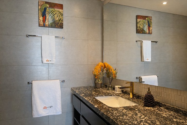 Esclusivo appartamento con vista panoramica e piscina a sfio
