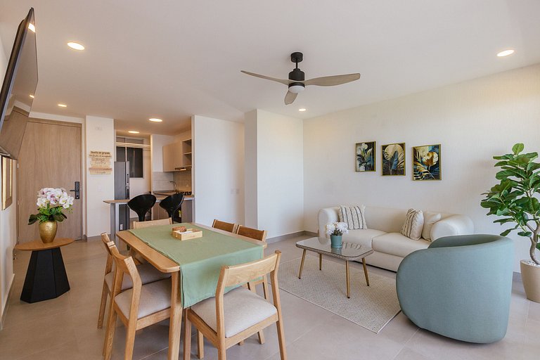 Vista al Mar y Piscinas | Junto a la Playa | U-GO