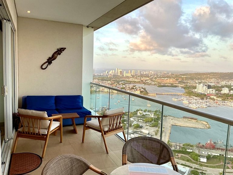 Exclusive Apartment with Panoramic View and Infinity Pool