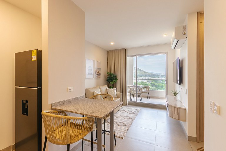 Apartment mit Terrasse und Blick auf das Meer und die Stadt