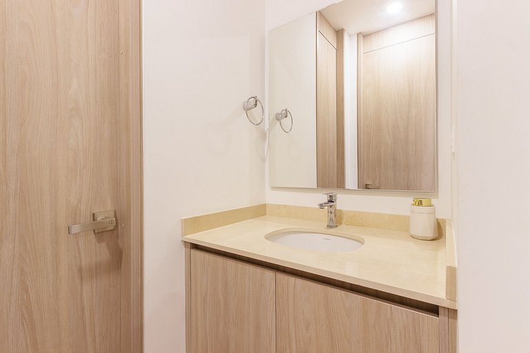 Appartamento con terrazza e vista sul mare e sulla città | U