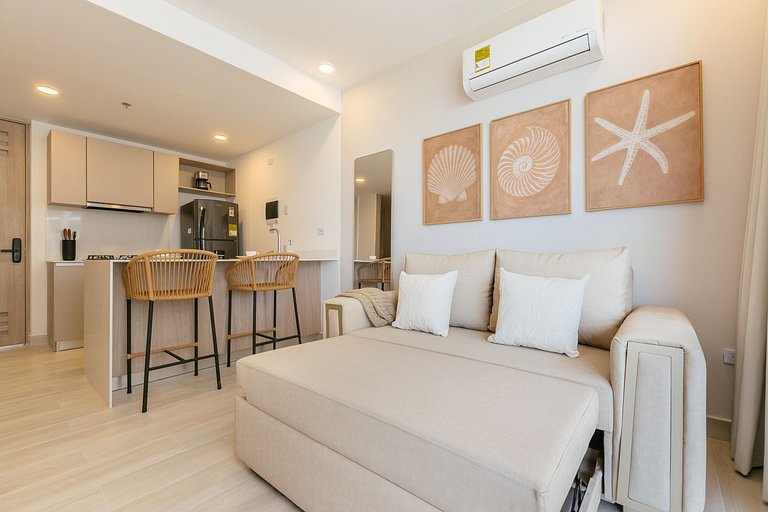 Modern Apt | Pool and Beach 10 Minutes Away | U-GO