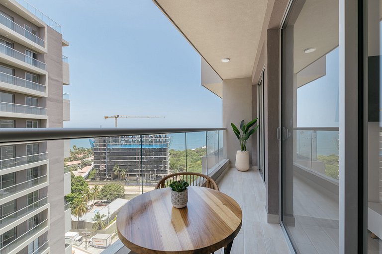 Modern Apt | Pool and Beach 10 Minutes Away | U-GO