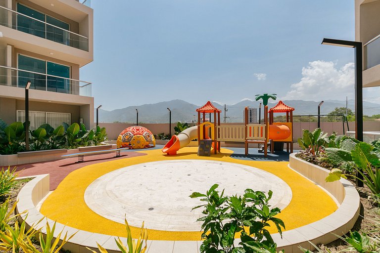 Modern Apt | Pool and Beach 10 Minutes Away | U-GO