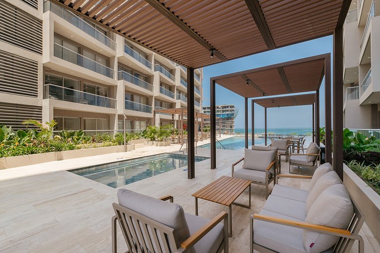 Modern Apt | Pool and Beach 10 Minutes Away | U-GO