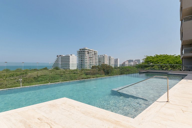 Modern Apt | Pool and Beach 10 Minutes Away | U-GO