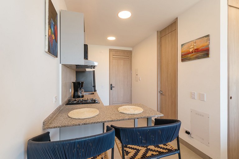 Apartment mit Balkon und Blick auf das Meer und die Stadt