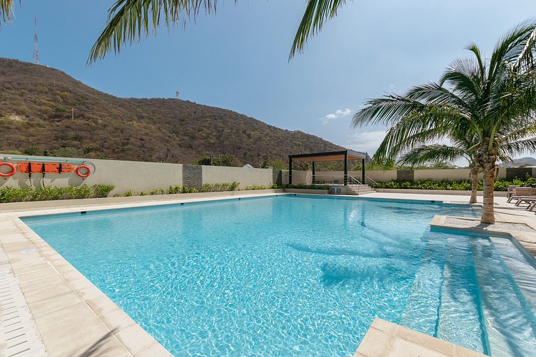 Moderno appartamento con balcone e vista sulla montagna