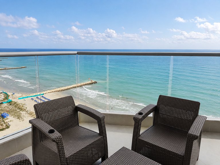 Terrazza panoramica con piscina a sfioro