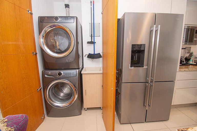 Appartement exclusif avec vue panoramique et piscine à débor