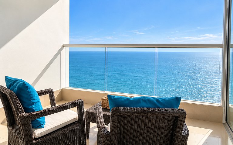 Sea view and pool in El Laguito