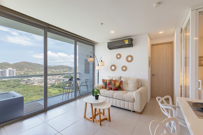 Apartment with Private Jacuzzi Facing the Sea